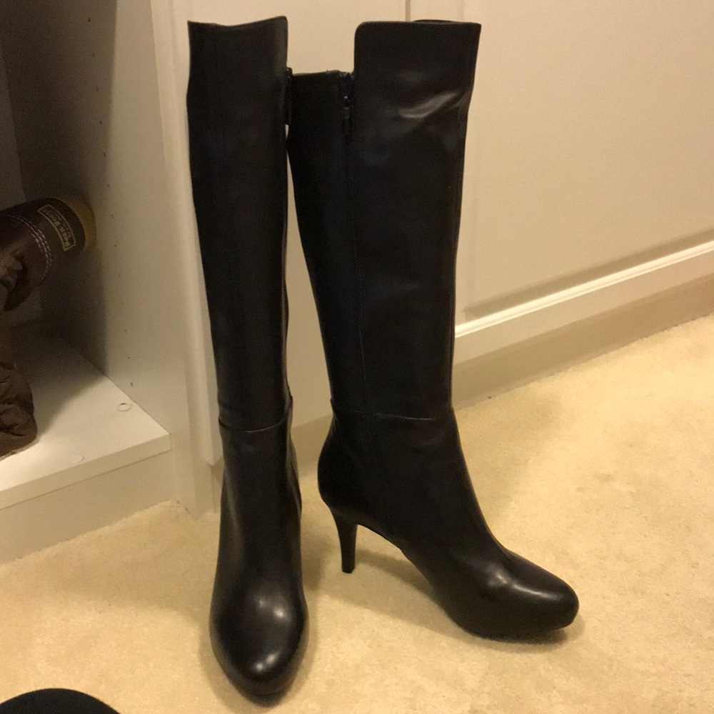 Me Too black leather boots in size 9M. Never worn!